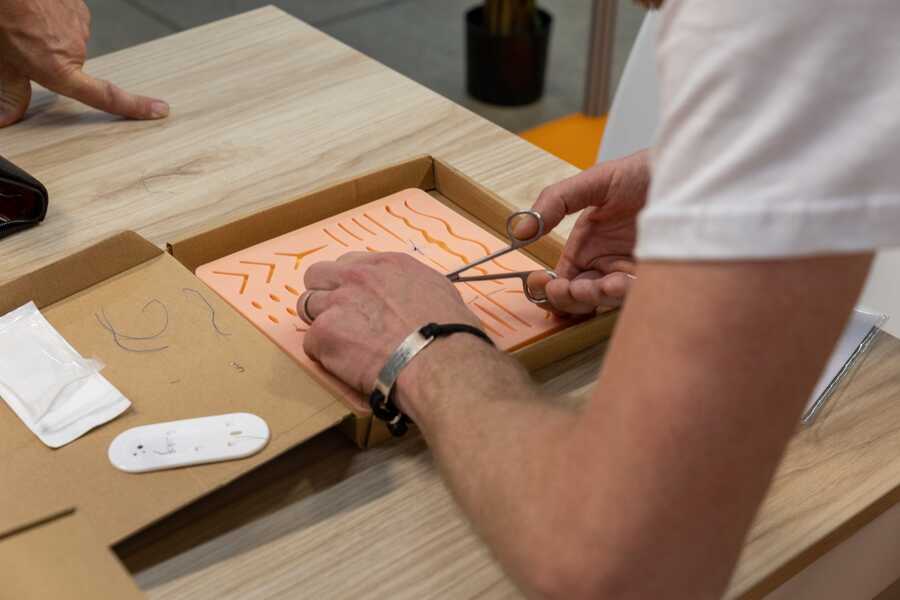 Pratique sur peau synthétique